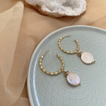 18k gold textured hoop earrings featuring a coin pearl