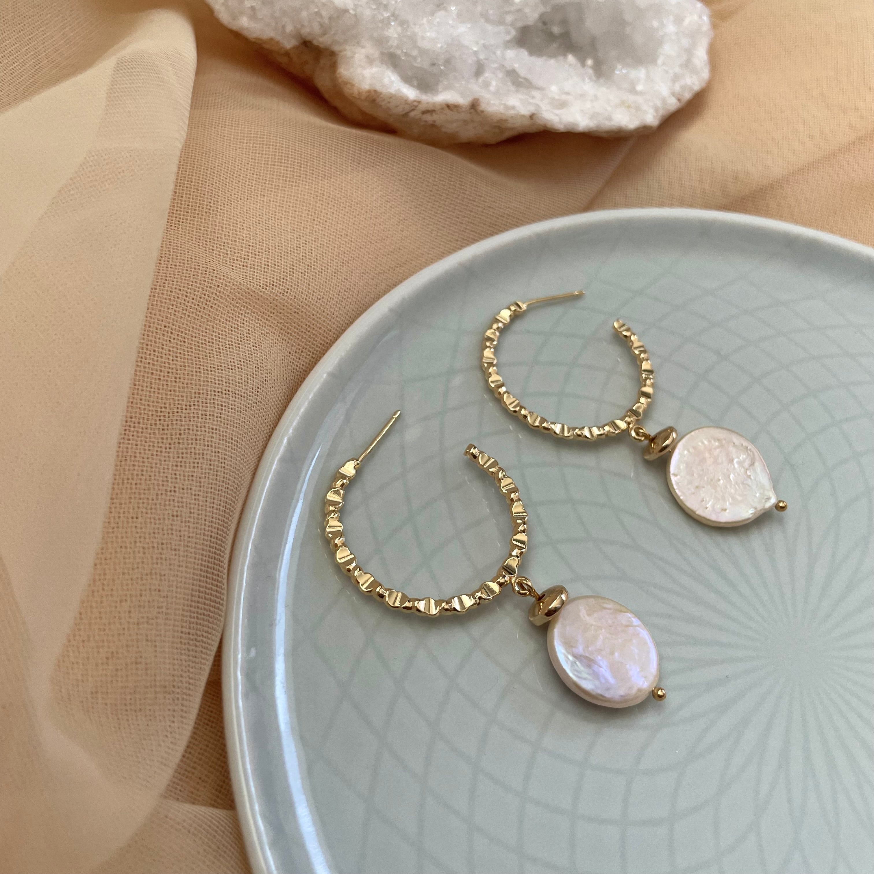 18k gold textured hoop earrings featuring a coin pearl