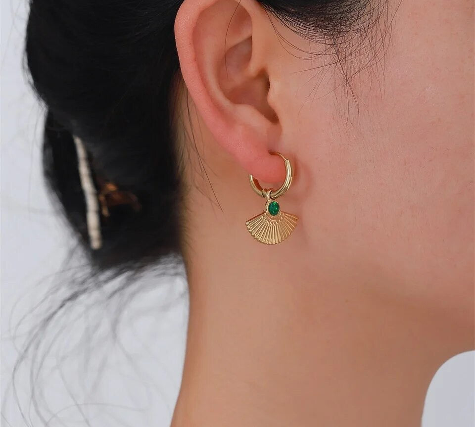 18k gold earrings with a green cubic zirconia centre, featuring a fan-shaped Egyptian-inspired design. These earrings are waterproof and hypoallergenic.