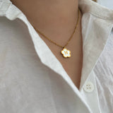 FLORA INITIAL NECKLACE》Shell