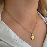 FLORA INITIAL NECKLACE》Shell