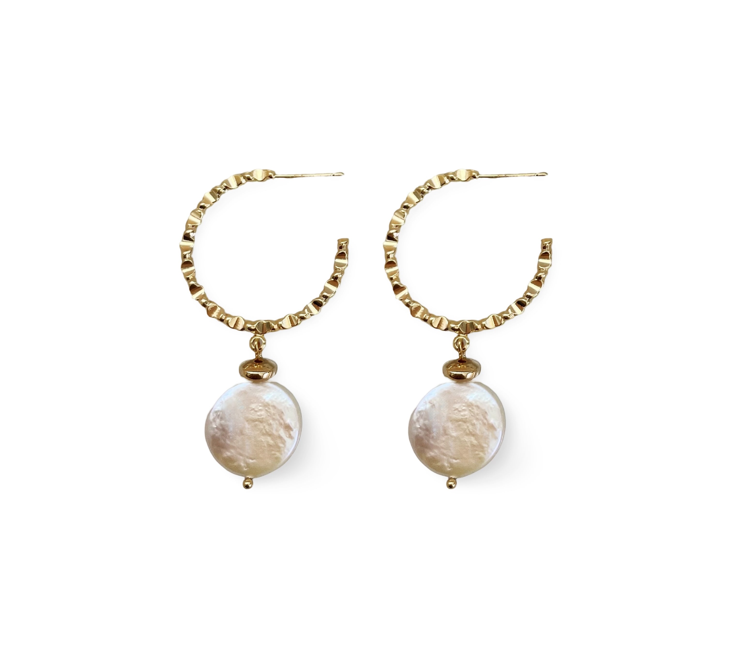 18k gold textured hoop earrings featuring a coin pearl