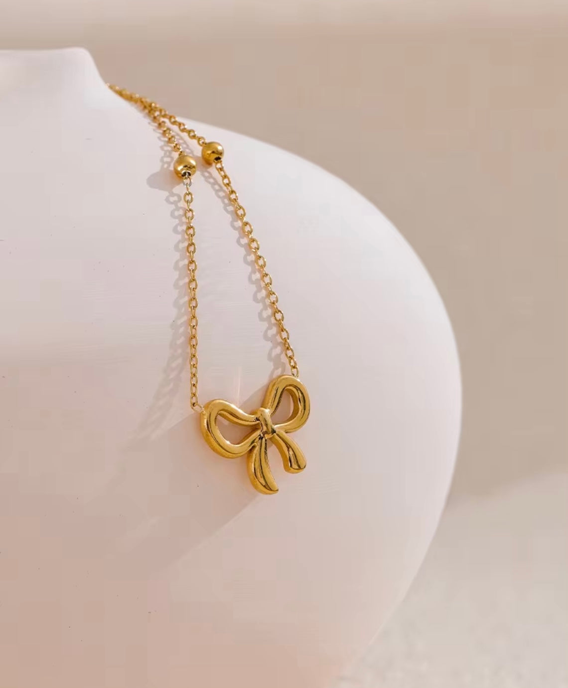 18k gold necklace satellite chain featuring a bow design, crafted to be waterproof and hypoallergenic for everyday wear