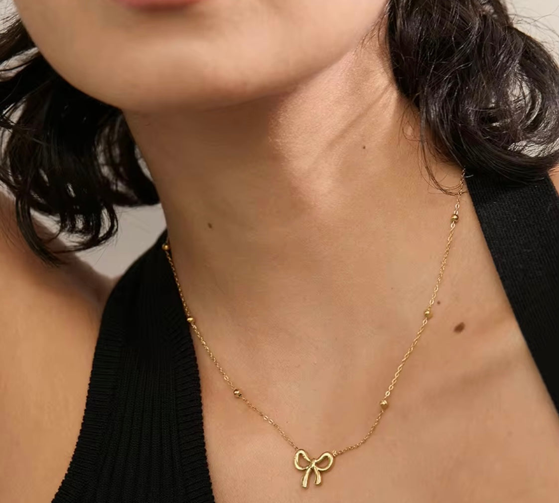 18k gold necklace satellite chain featuring a bow design, crafted to be waterproof and hypoallergenic for everyday wear